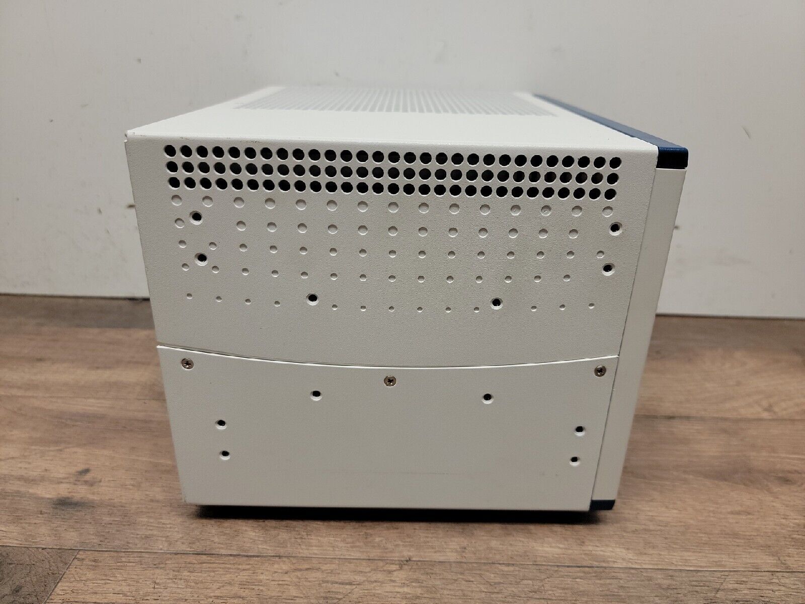 National Instruments NI PXIe-1073 PXI Express Chassis - NATIONAL INSTRUMENTS