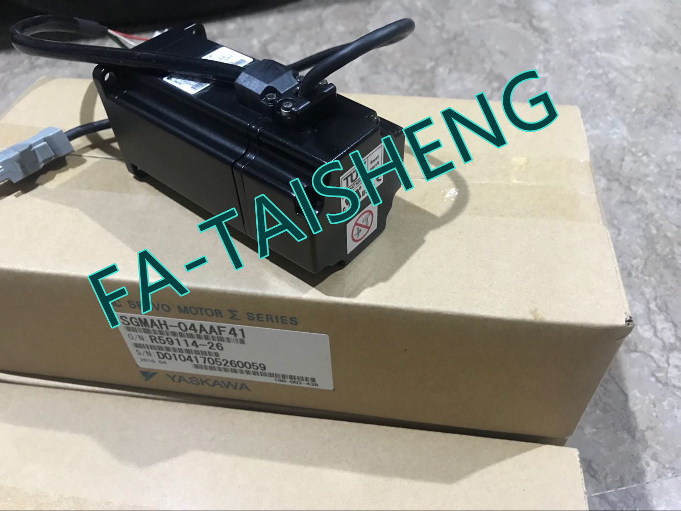 1PC YASKAWA AC SERVO MOTOR SGMAH-04AAF41