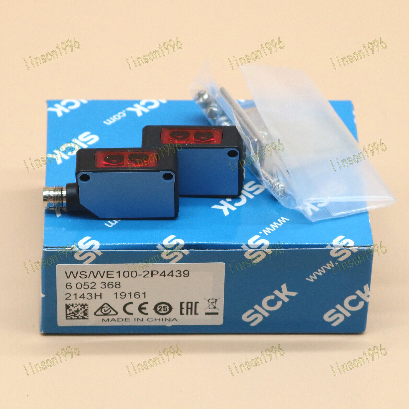 new   SICK sensor WS/WE100-2P4439 IN BOX