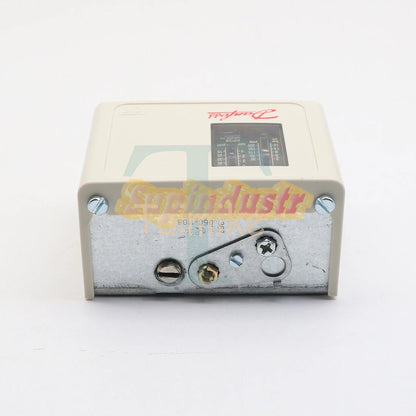 .1Pcs Danfoss KP36 060-110866 060110866 Pressure Control