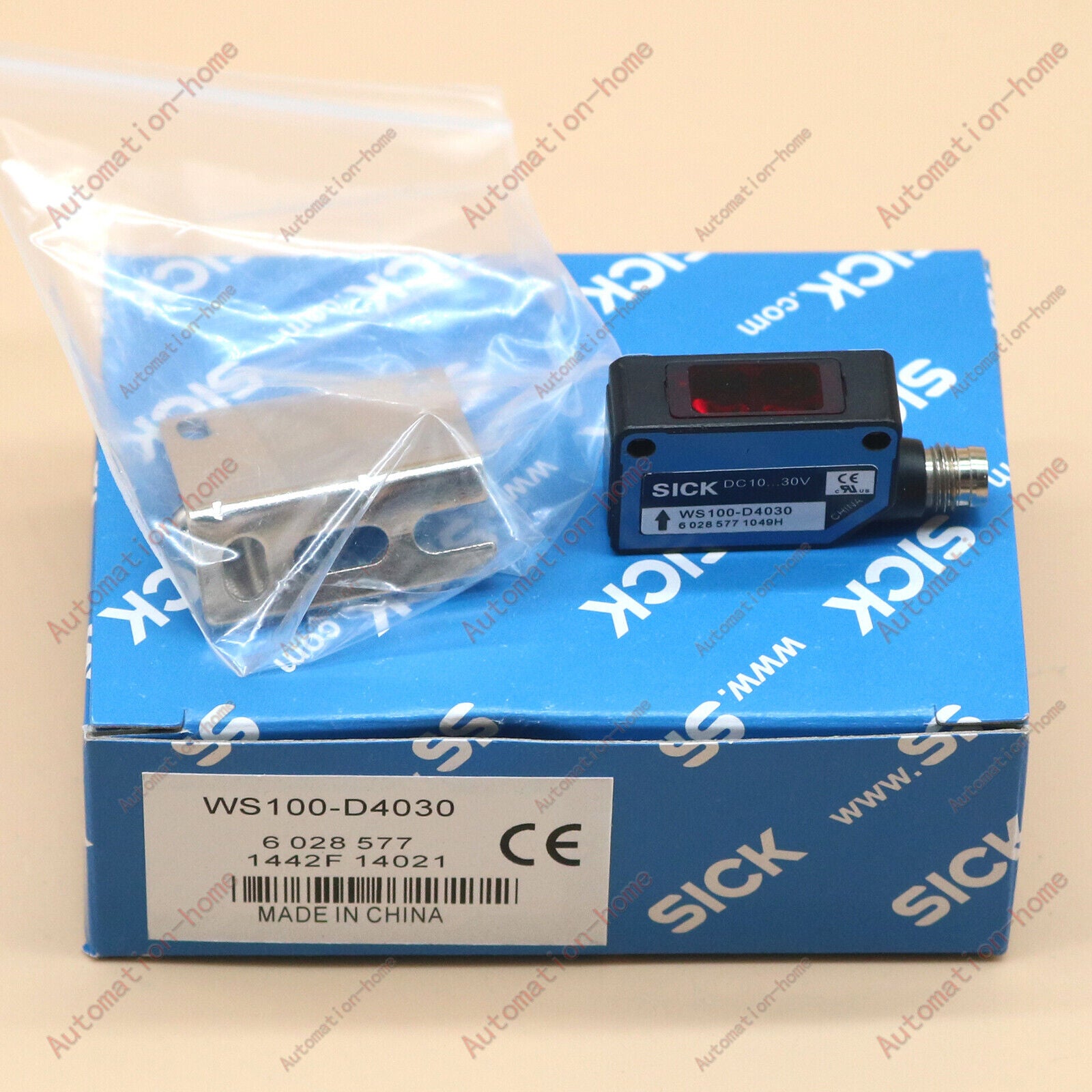 new WS100-D4030 SICK Photoelectric Sensors In Box - SICK