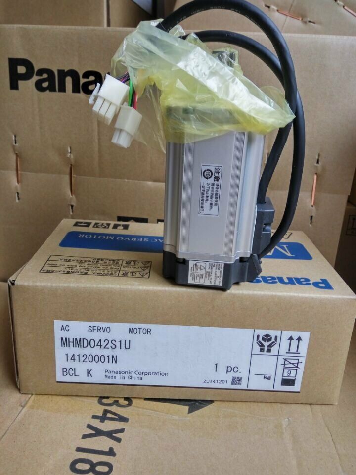 new 1PCS  For Panasonic MHMD042S1U Servo Motor One year