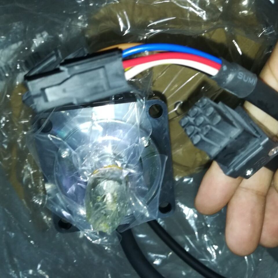 1PC GYS201D5HB2Z17 Servo Motor - FUJI