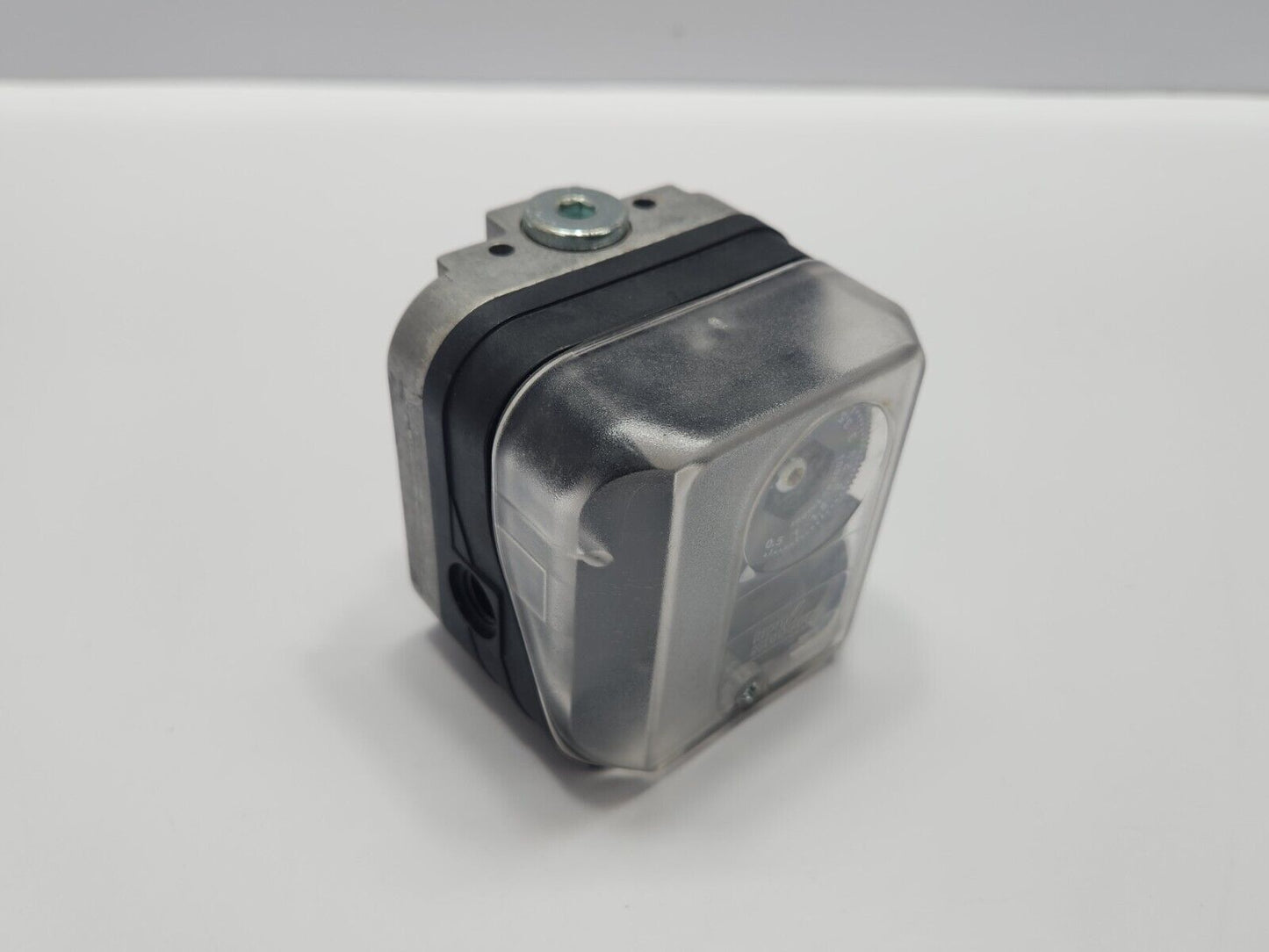 new KROMSCHRODER DG6U-3 PRESSURE SWITCH 84447250 - KROMSCHO DER