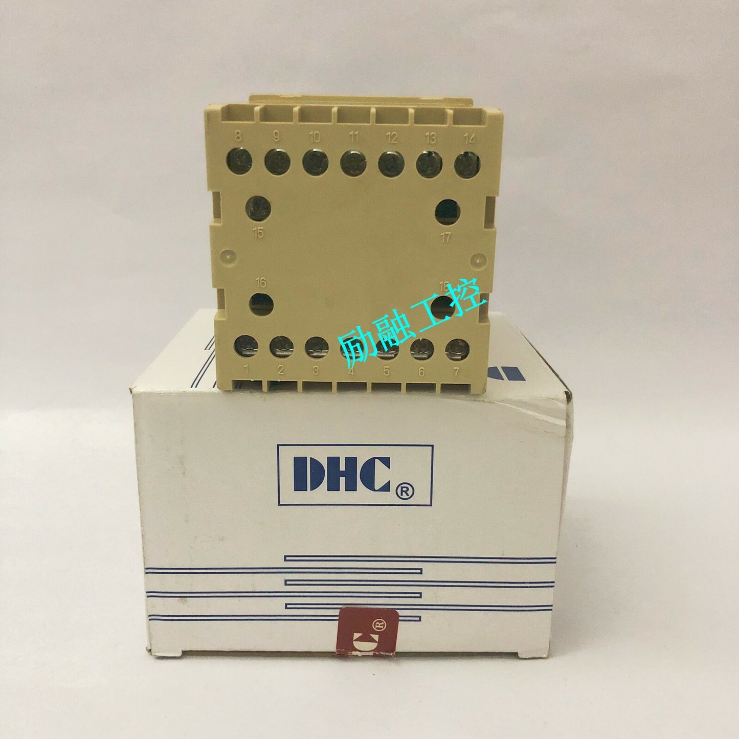 new 1pcs     DHC DHC2J-A1R DHC2J preset counter