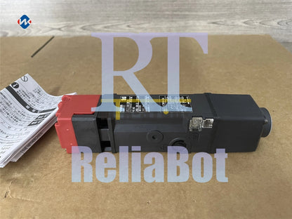 1PCS OMRON safety door switch D4SL-N2NFA-D4