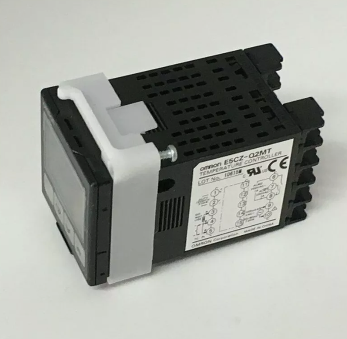 Omron E5CZ-Q2MT Temperature Controller 100-240VAC - OMRON