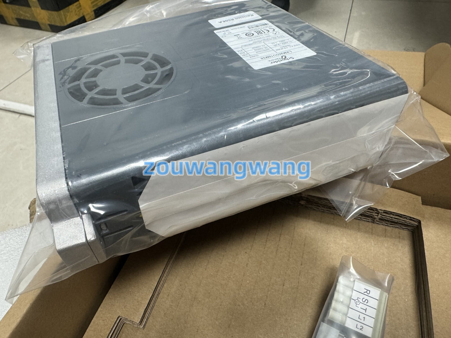 new LXM26DU10M3X servo drive, LXM26DU10M3X