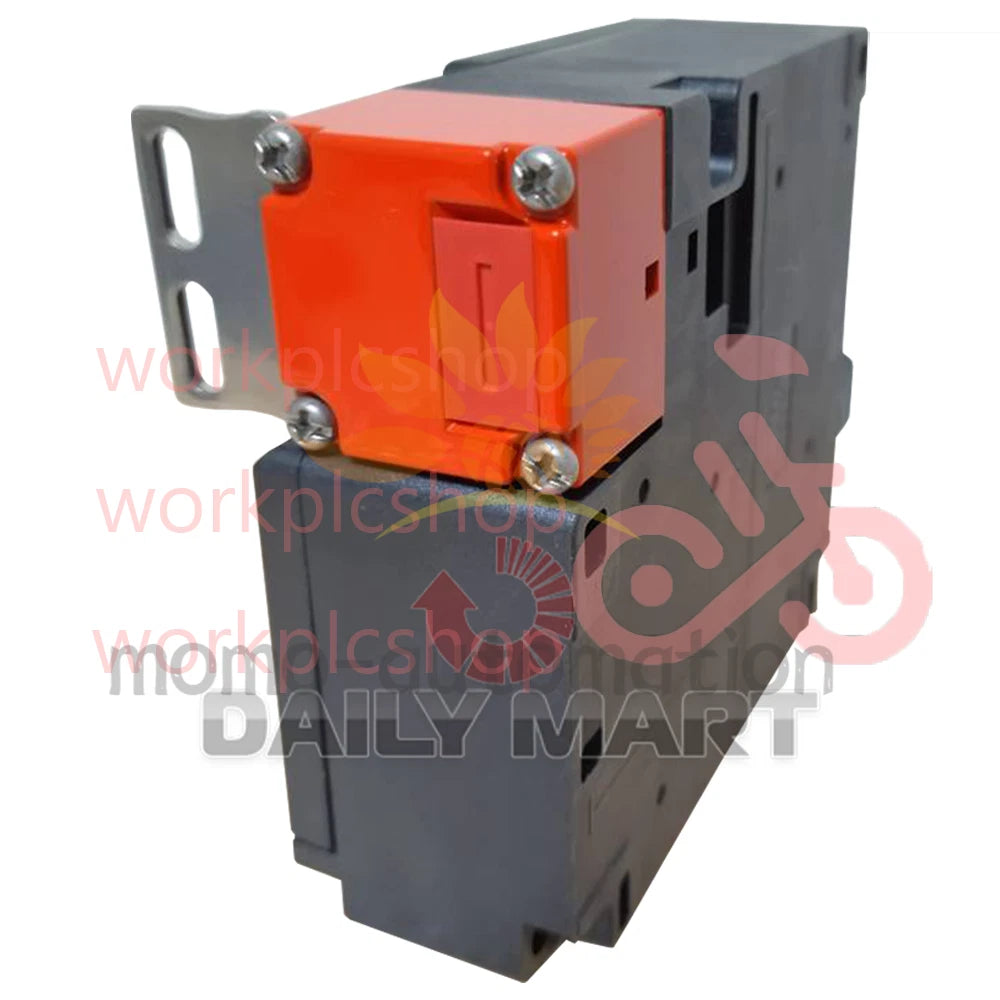 1PCS OMRON D4NL-2GDG-B Locking Safety Door Switch