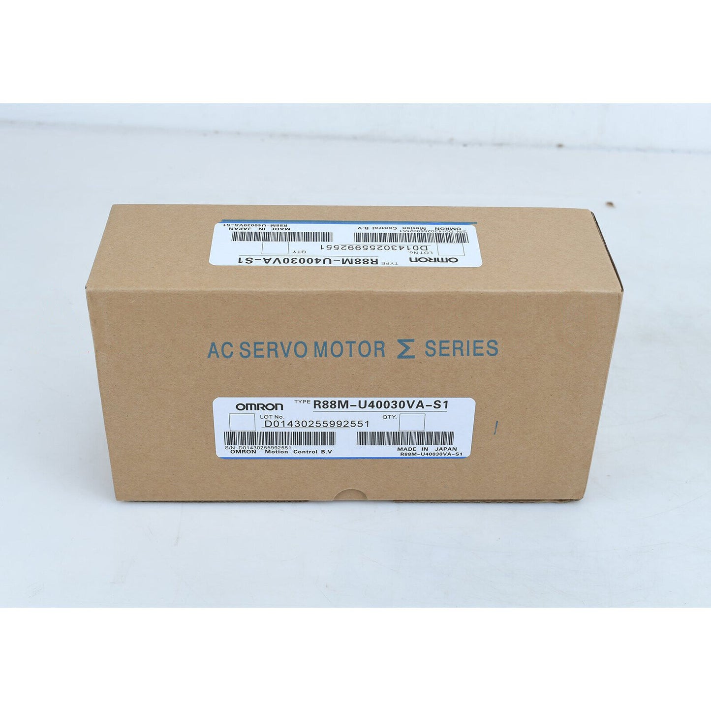 Omron R88M-U40030VA-S1 Servo Motor - OMRON