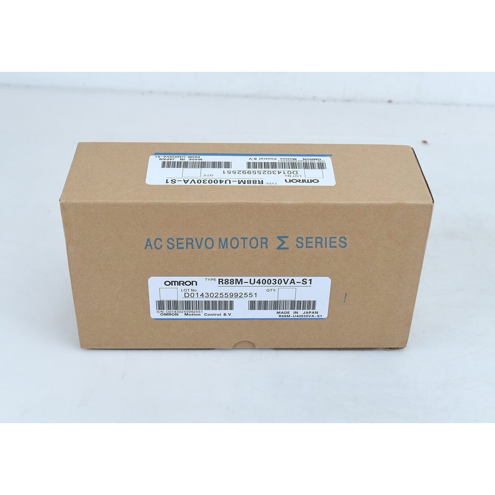 Omron R88M-U40030VA-S1 Servo Motor - OMRON