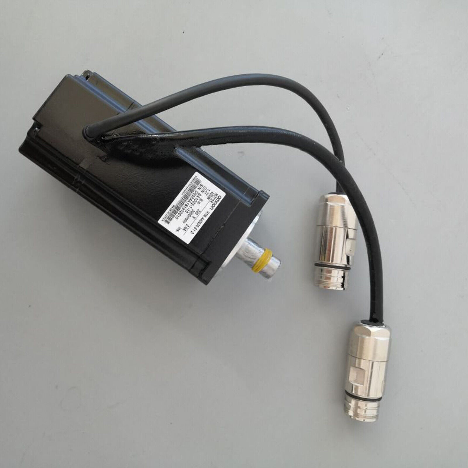 Omron R7M-A40030 servo motor, used - OMRON