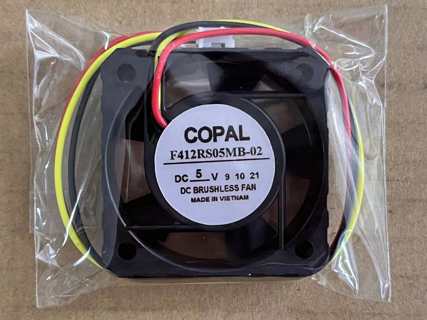 new 1pcs F412RS05MB-02 5V 4CM 3-Wire Cooling Fan