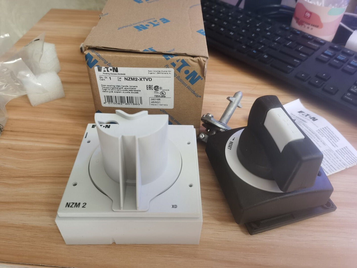 new 1PCS Eaton Moeller NZM2-XTVD NZM2XTVD Rotary Handle In Box - EATON MOELLER