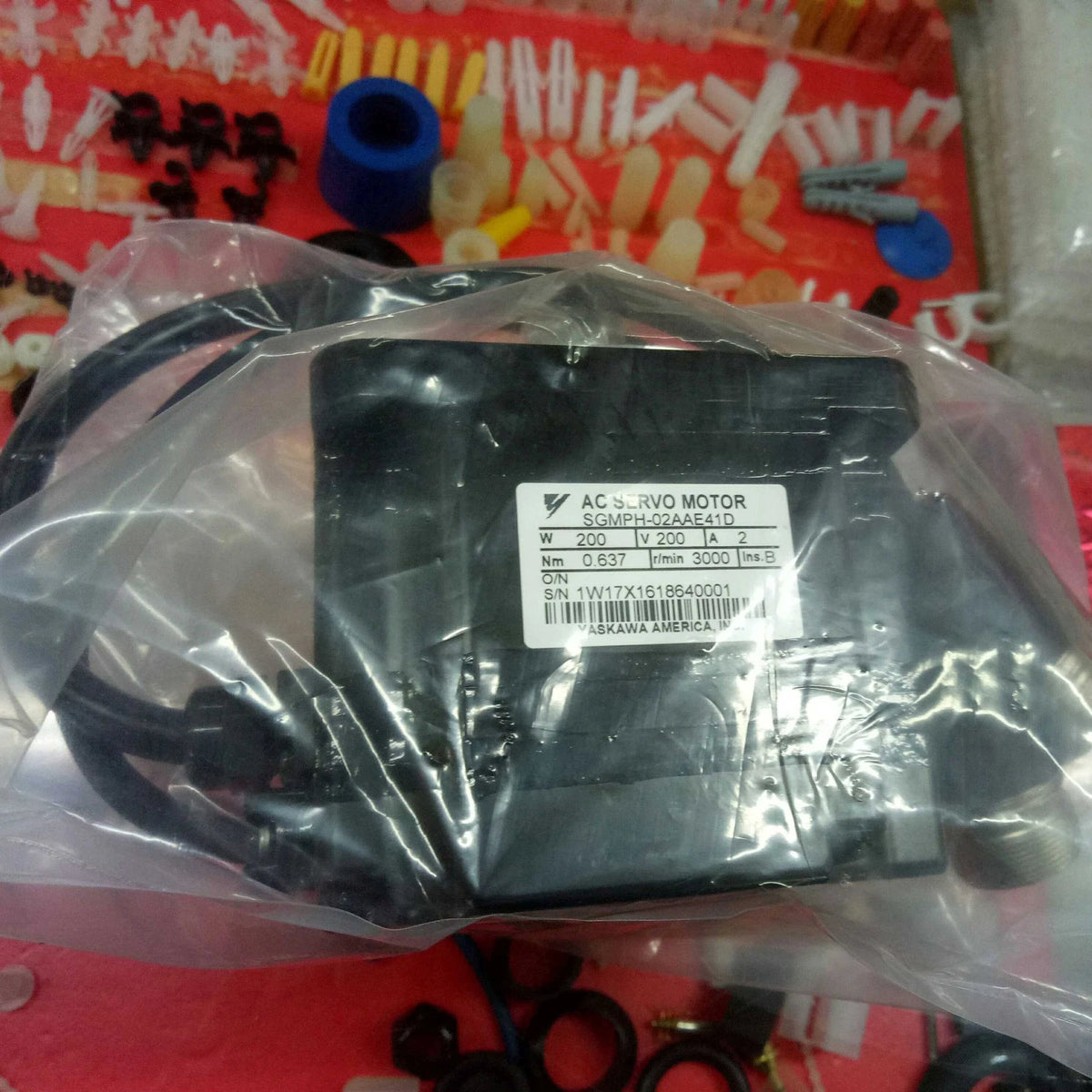 one yaskawa SGMPH-02AAE41D servo motor in box SPOT STOCKS