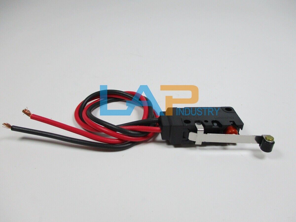 new 1PC  Omron Limit Switch D2VW-5L2-2M