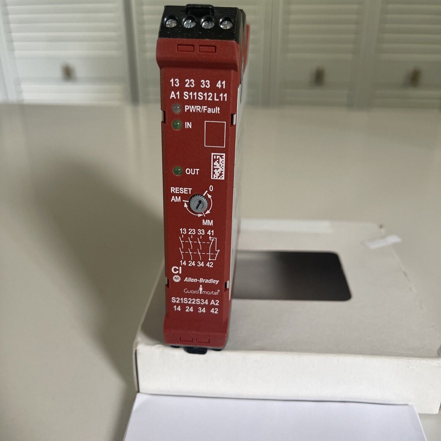 Guardmaster Safety Relay 440R-S13R2 - ALLEN-BRADLEY