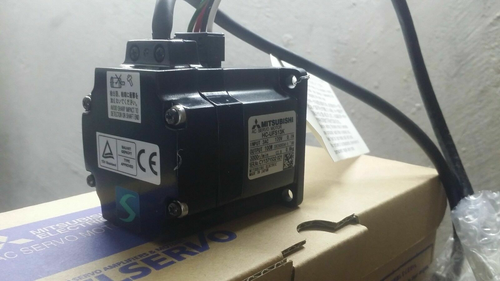 new 1PC MITSUBISHI AC SERVO MOTOR HC-UFS13K IN BOX PING - MITSUBISHI