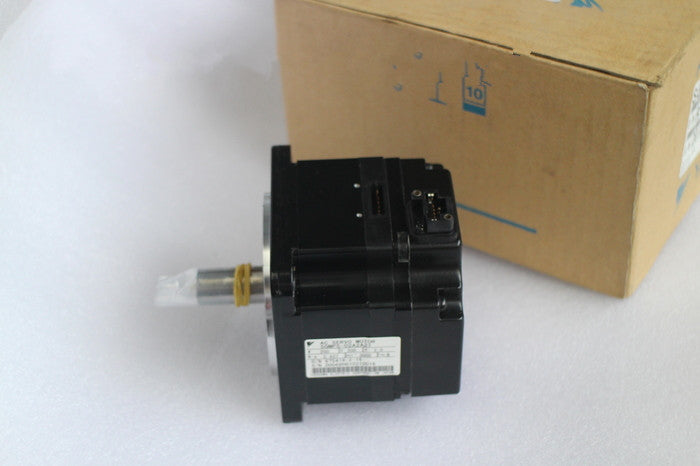 1PC YSAKAWA AC SERVO MOTOR SGMPS-02A2A21 SHIP