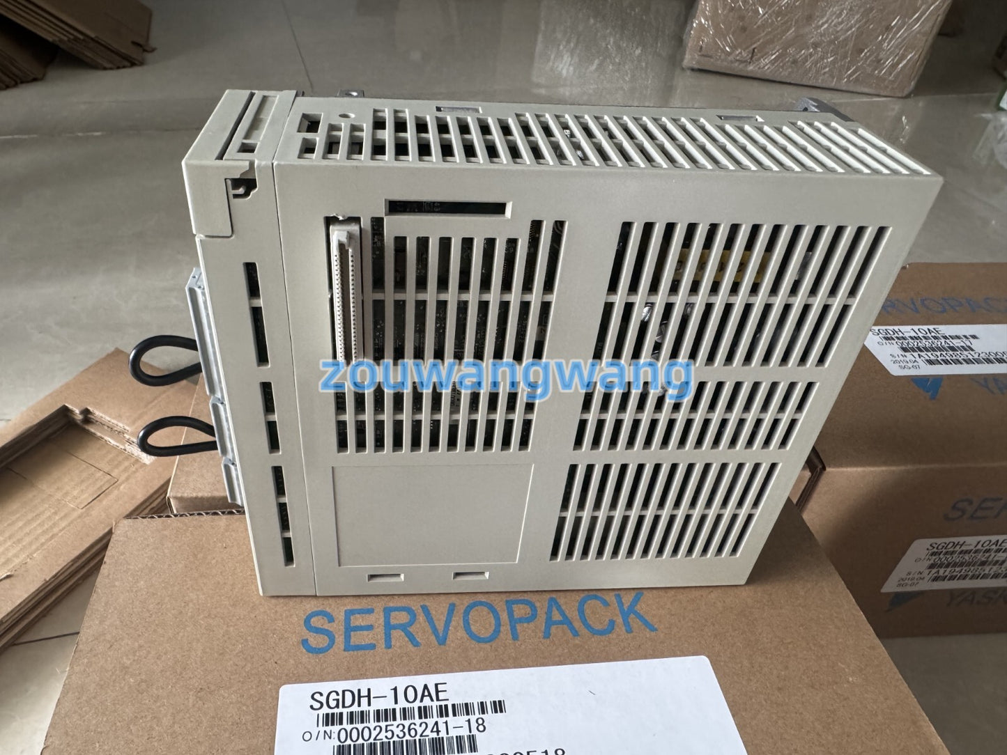 new In Box YASKAWA SGDH-10AE YASKAWA SGDH10AEServo Drive