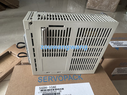 new In Box YASKAWA SGDH-10AE YASKAWA SGDH10AEServo Drive