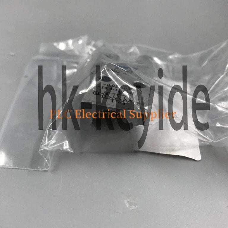 R-3-M5 1PC Festo Roller Lever Valve R-3-M5 3629 Fast Shipping