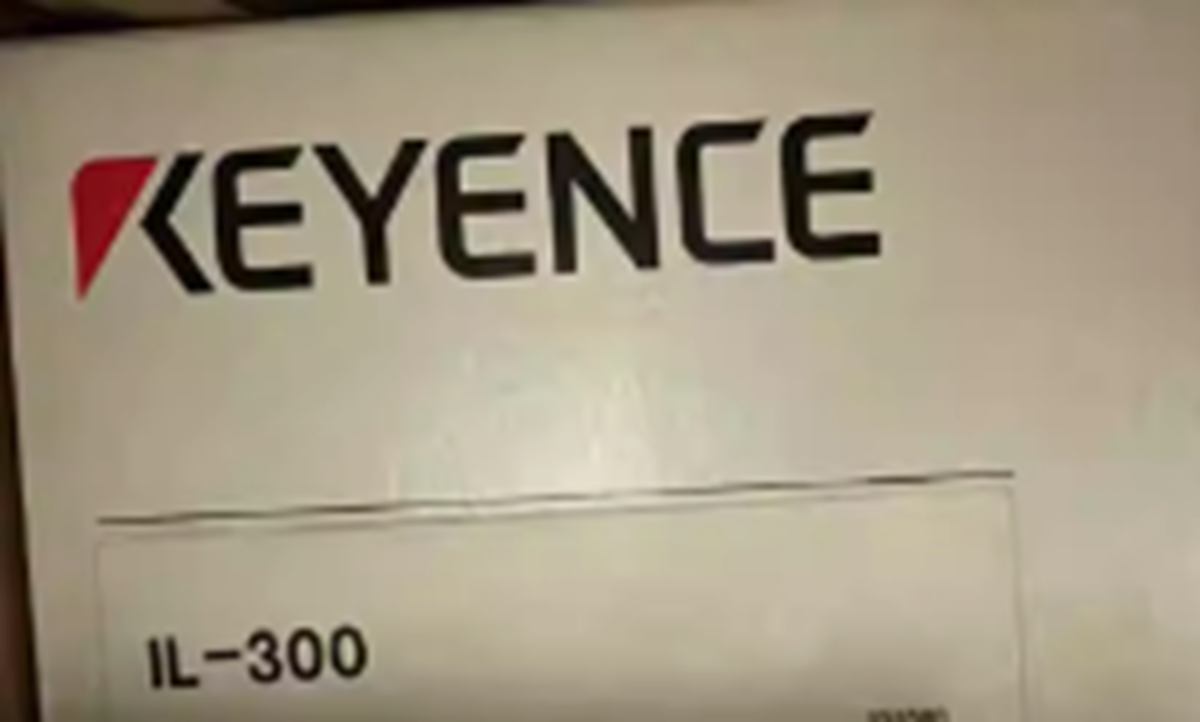 KEYENCE IL-300 Laser Sensor - KEYENCE