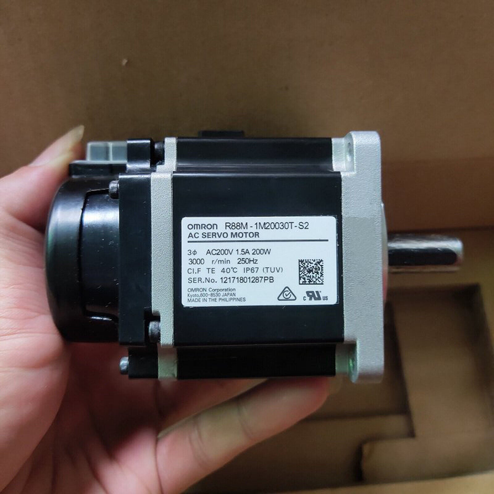 Omron R88M-1M20030T-S2 Servo Motor tested good - OMRON