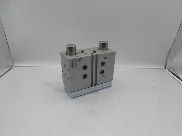 FESTO DFM-32-25-P-A-GF PNEUMATIC CYLINDER FESTO