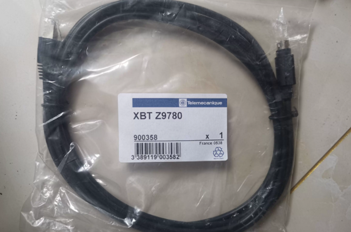 Schneider XBTZ9780 HMI Accessory 2.5m Cable for Magelis Mini DIN RJ45 - SCHNEIDER