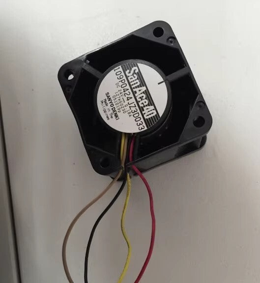 Sanyo San Ace 40 109P0424JZ3D033 24V 0.18A 40*40*28MM 4-Wire Cooling Fan