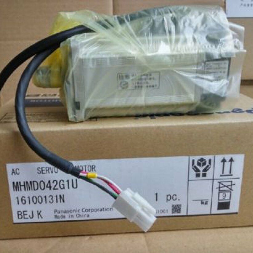 Panasonic servo motor MHMD042G1U - PANASONIC