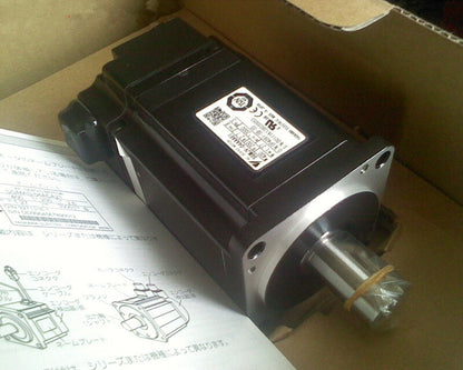 1PC YASKAWA AC SERVO MOTOR SGMAS-04ACAB1