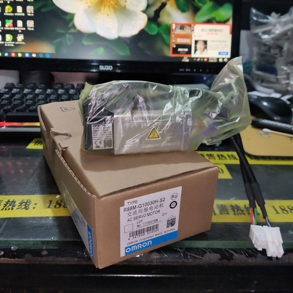 new 1PC  Omron R88M-G10030H-S2 Servo Motor R88MG10030HS2 ping