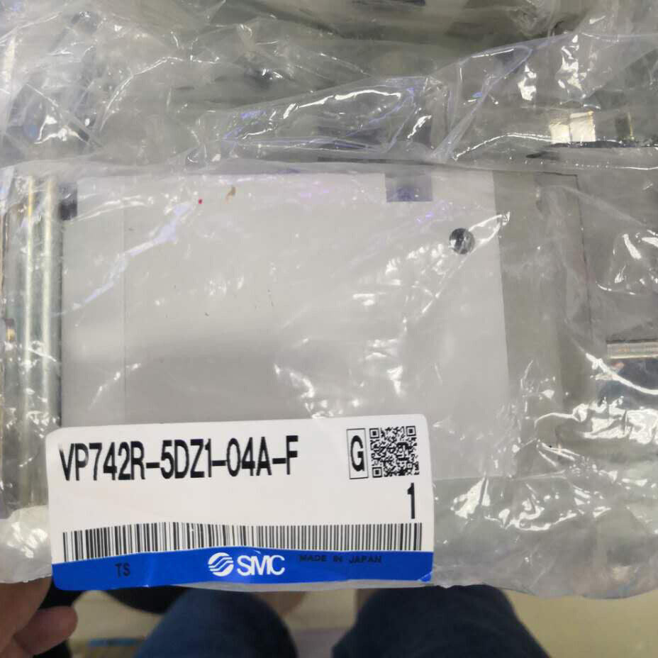 new 1PC SMC VP742R-5DZ1-04A-F solenoid valve - SMC