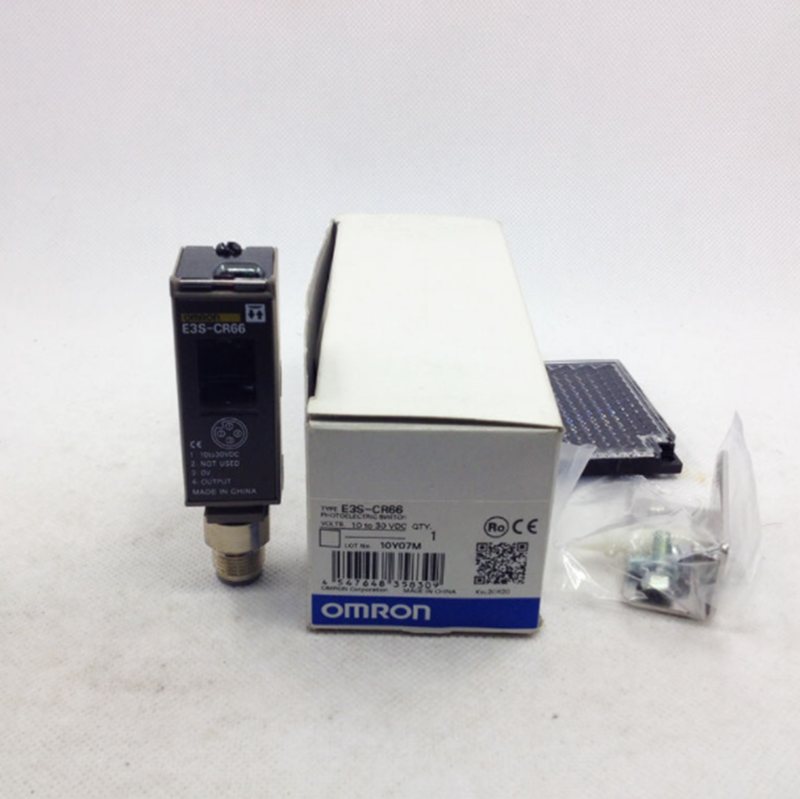 OMRON E3S-CR66 Retroreflective Photoelectric Sensors 3M CONNECTION, industrial-grade sensor for precise detection - OMRON