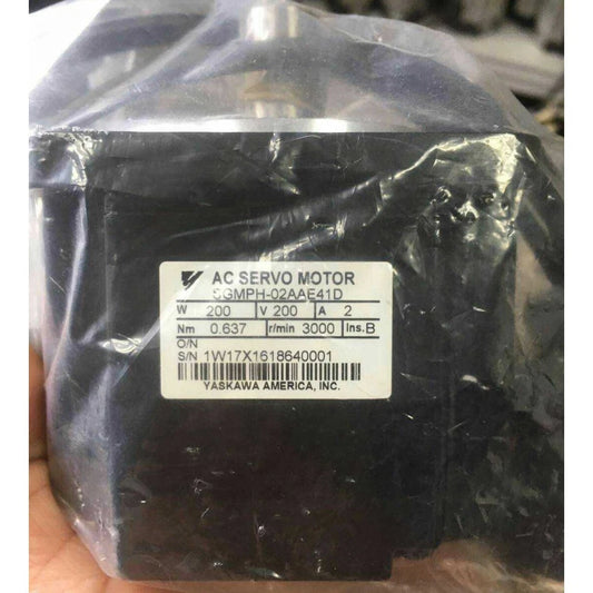 one yaskawa SGMPH-02AAE41D servo motor in box SPOT STOCKS