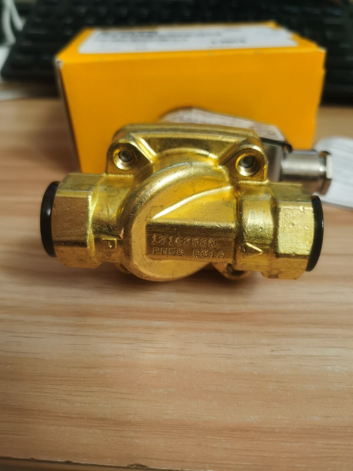 new 1PC Parker 121G2520 230V 2-Ways Valve - PARKER