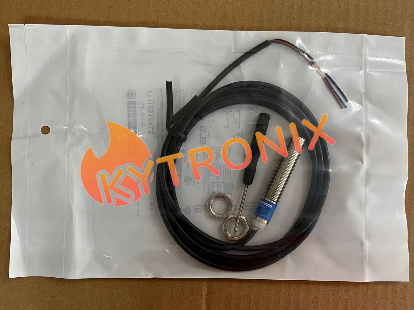 1PCS proximity switch XT112S1PAL2