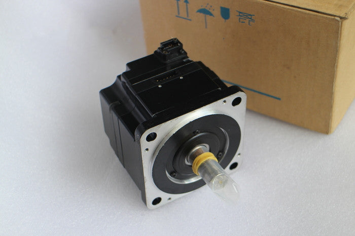 1PC YSAKAWA AC SERVO MOTOR SGMPS-02A2A21 SHIP
