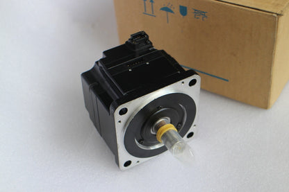 1PC YSAKAWA AC SERVO MOTOR SGMPS-02A2A21 SHIP