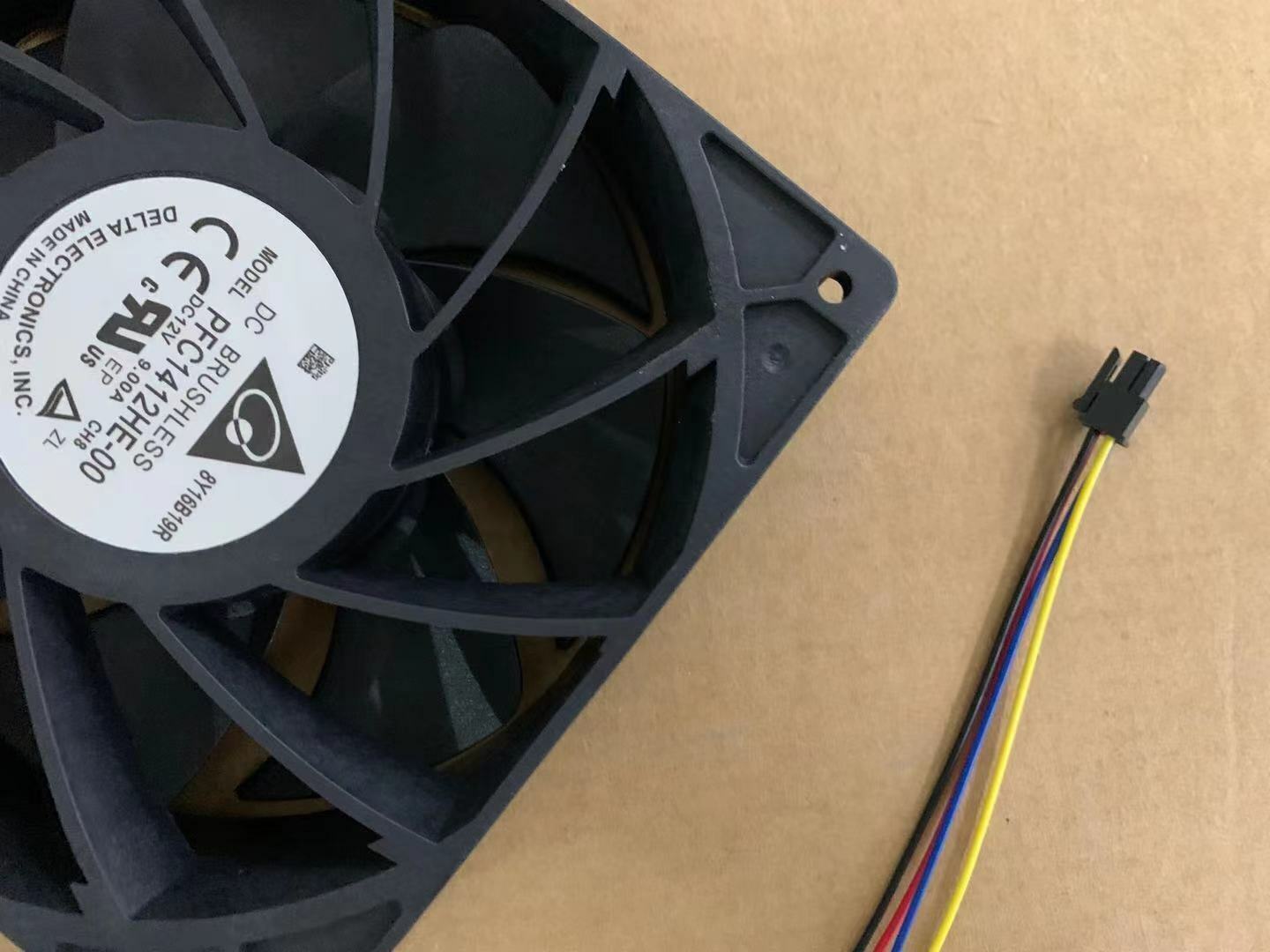 new 1pcs for Delta server fan PFC1412HE-00 12v 9.00A 14038 14CM E10 violence fan