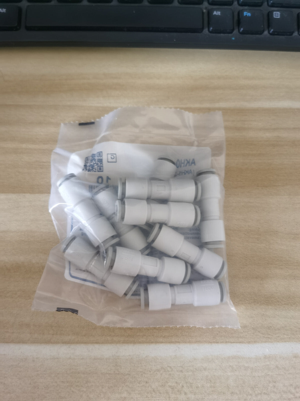 1Bag/10pcs SMC AKH06-00 AKH0600 Valve Free Shipping #SM