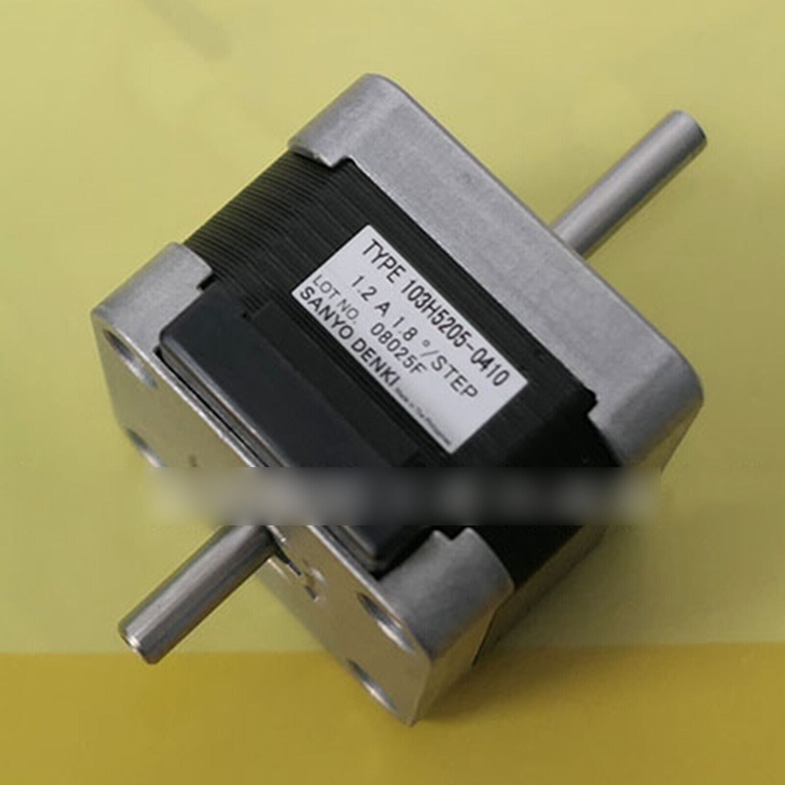 new 1PCS  SANYO Stepper Motor 103H5205-0410