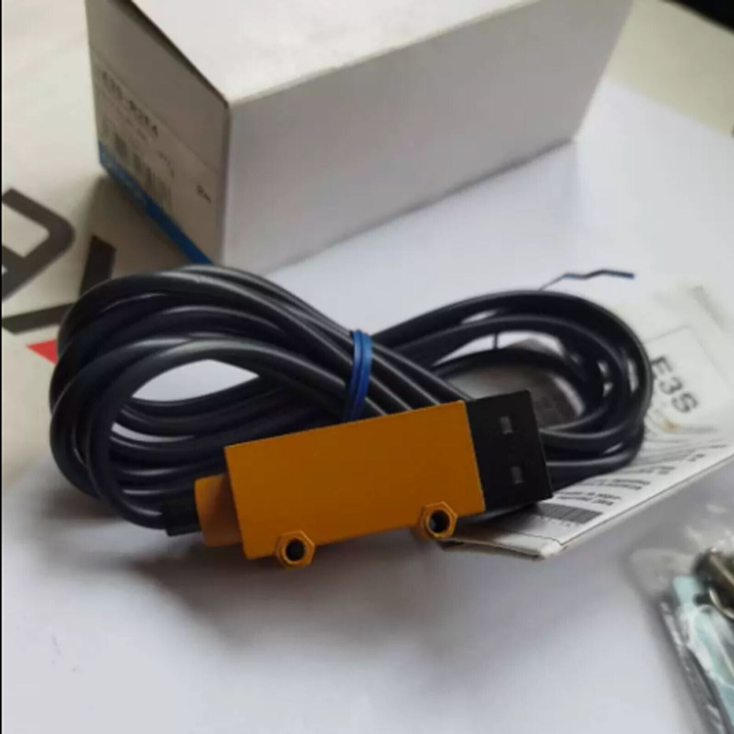 OMRON E3S-R2E4 Replacement Photoelectric Sensor Switch 12-24VDC High-Quality - OMRON