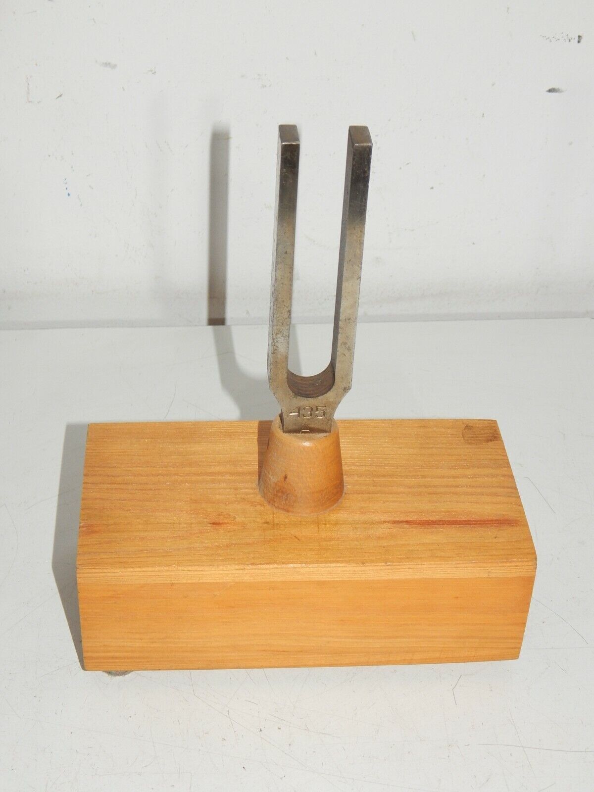 Used Diapason 435 Tuning Fork with Resonance Box for School Aid - DIAPASON