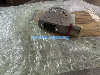 new  IN BOX Keyence LR-ZH490CB Sensor