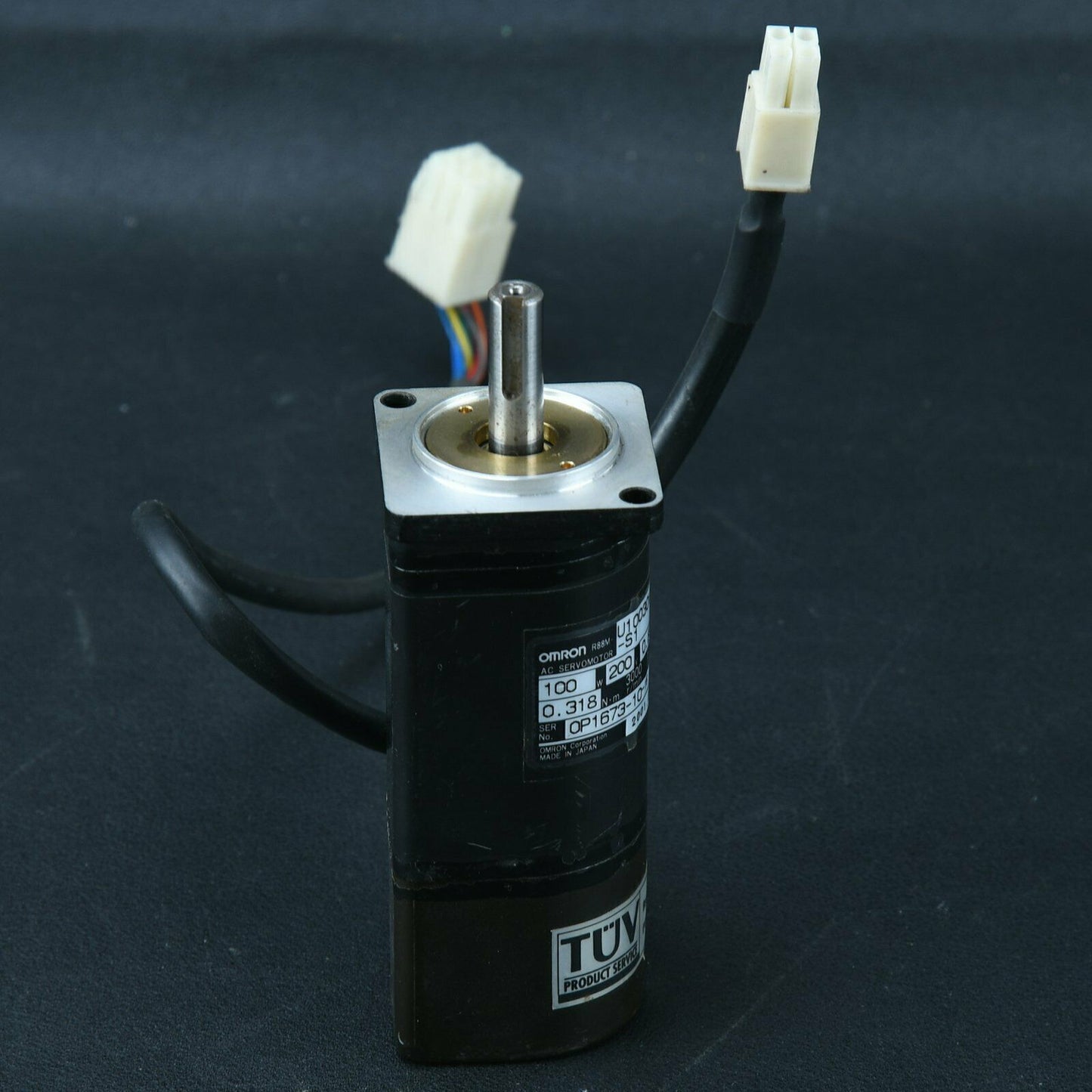 Used Omron Servo Motor R88M-U10030VA-S1 in good condition - OMRON