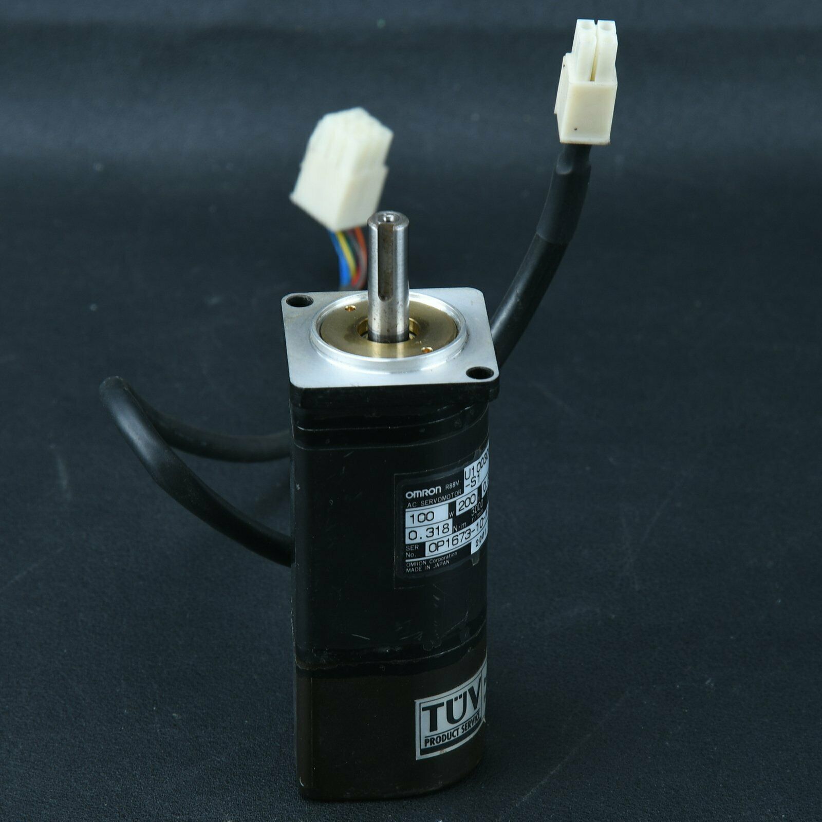 Used Omron Servo Motor R88M-U10030VA-S1 in good condition - OMRON