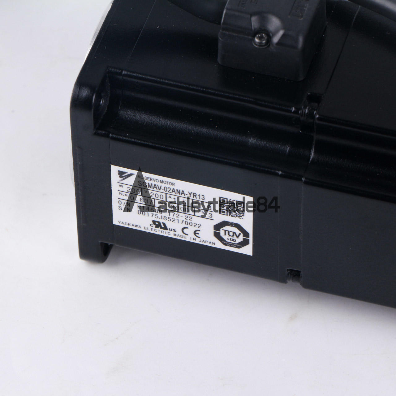 ONE YASKAWA SERVO MOTOR SGMAV-02ANA-YR13